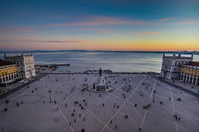Lisbon Small-Group Sightseeing City Tour with Transportation - Guides shape the day