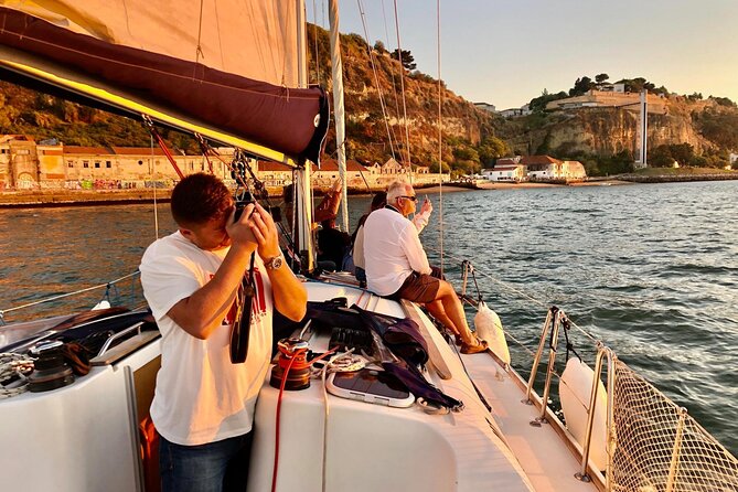 Lisbon Small Group Sunset Sailing 2h Cruise with Drinks Included - What the sunset changes