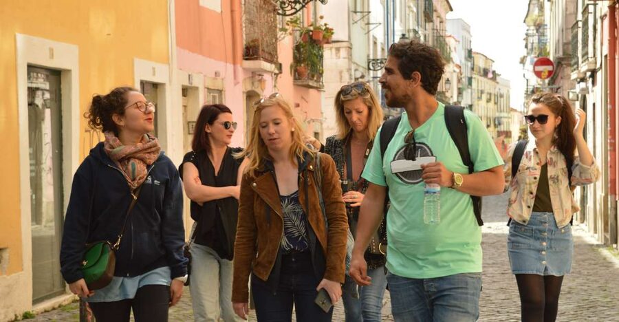 Lisbon: Starter Walking Tour to the highlights in German - Santa Justa Lift: a landmark with a practical purpose