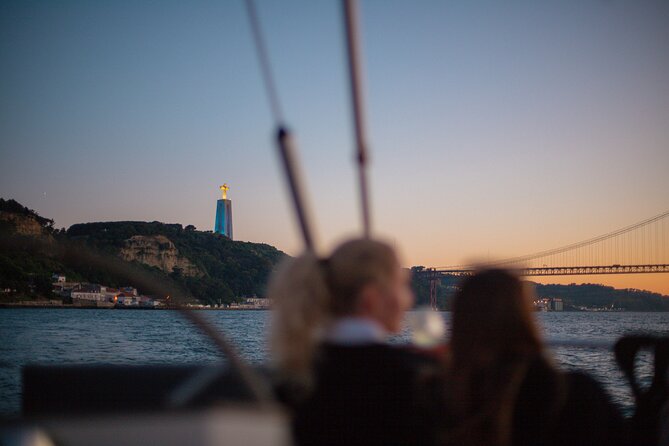 Lisbon Sunset Boat Cruise Tour With Drinks Included - Why a sunset cruise suits Lisbon so well