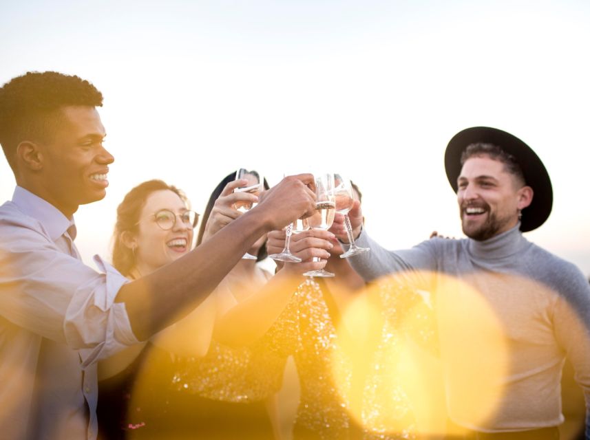 Lisbon: Sunset Boat Party Cruise with DJ and Open Bar - A floating sunset party on the Tagus