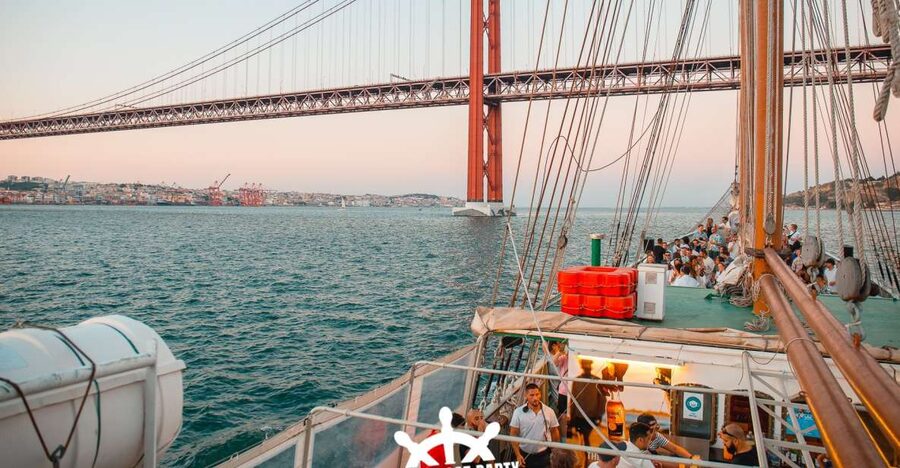 Lisbon: Sunset Boat Party with 2 Drinks and Free Club Entry - Timing the sunset and the party