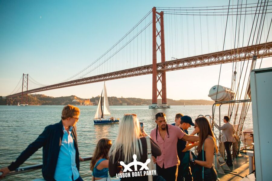 Lisbon: Sunset Boat Party with 2 Drinks and Free Club Entry - The club entry after the boat returns