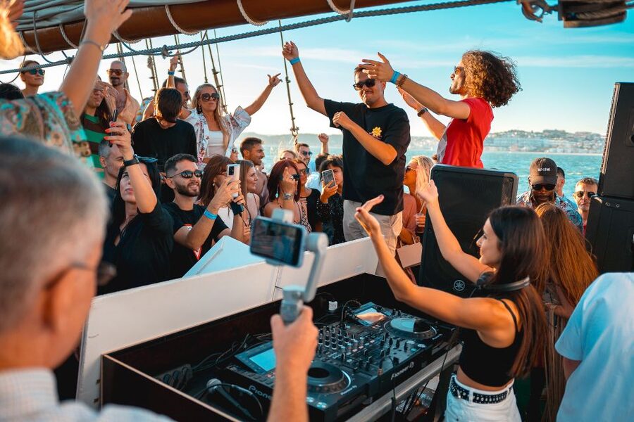 Lisbon: Sunset Boat Party with Live DJ and Night Club Entry - Practical tips for a smoother night
