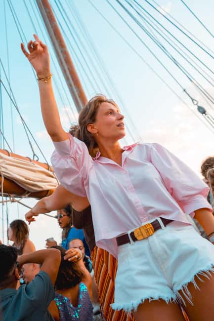 Lisbon: Sunset Boat Party with Live DJ and Night Club Entry - Boarding at the Principe Perfeito