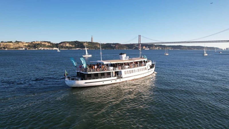 Lisbon: Sunset Boat Tour with Music and Drinks - Quick reasons to book this river cruise