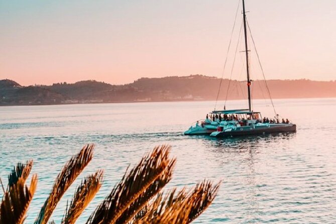 Lisbon : Sunset Catamaran Boat Tour with Music and Drinks - What this Lisbon boat ride is really like
