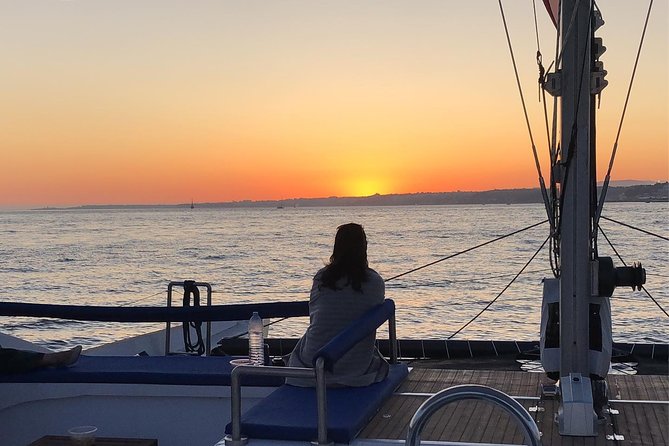 Lisbon Sunset Catamaran Cruise on the Tagus River - Why a catamaran works well for Lisbon sightseeing