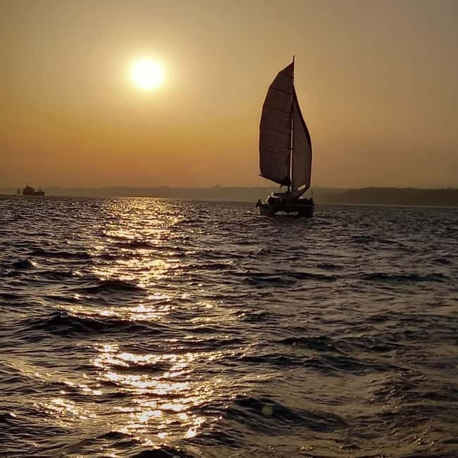 Lisbon: Sunset Catamaran Cruise with Drinks - What the catamaran provides on board