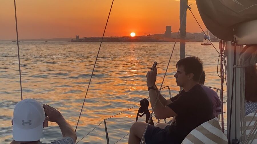 Lisbon: Sunset Cruise with Drinks and Snacks - Practical planning for a smooth evening