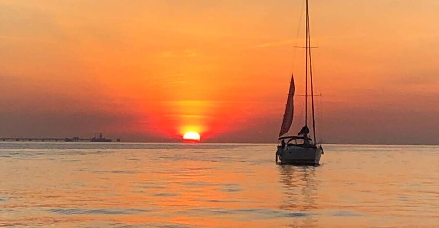 Lisbon: Sunset Cruise with Drinks and Snacks - What this Lisbon sunset cruise is really like