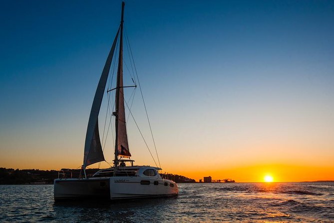 Lisbon: Sunset Cruise With Drinks on Spacious Yacht - Alfama and the National Pantheon from the river