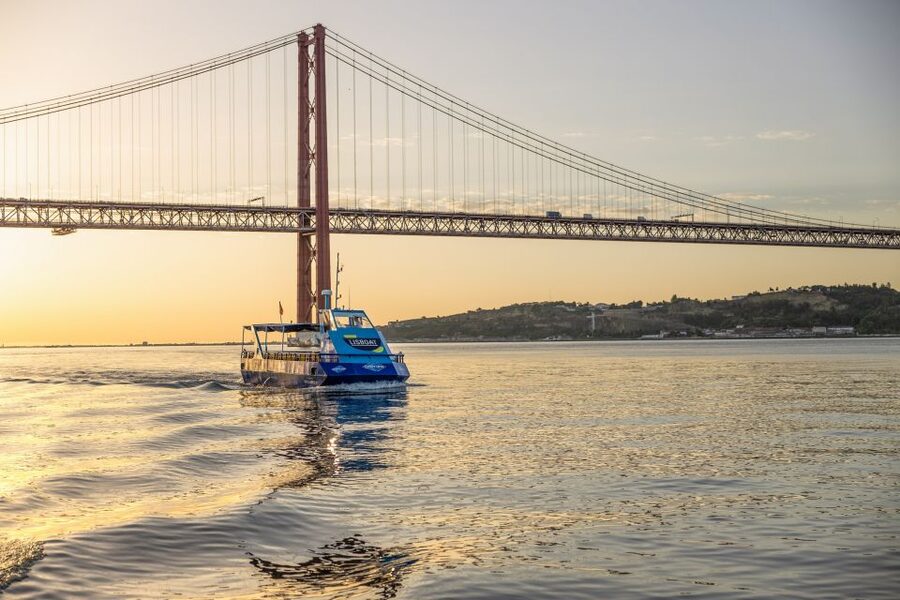 Lisbon: Sunset Cruise with Live DJ and Drinks - Praça do Comércio from the Tagus