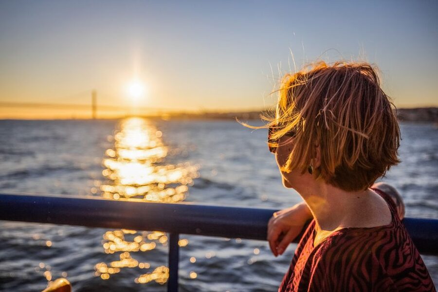 Lisbon: Sunset Cruise with Live DJ and Drinks - How the DJ changes the boat ride