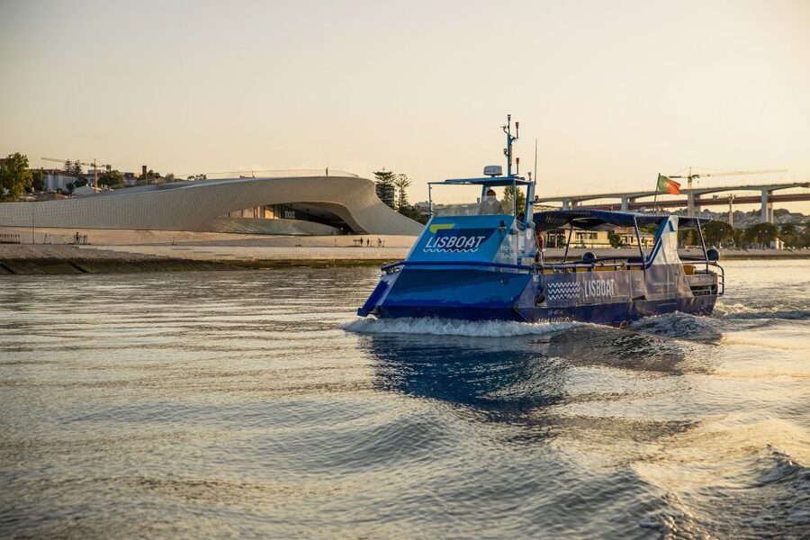 Lisbon: Sunset Cruise with Live DJ and Drinks - Alfama and Lisbon’s central waterfront