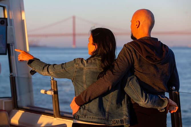 Lisbon Sunset cruise with Welcome Drink and Snack included - Leaving from Praça do Comércio