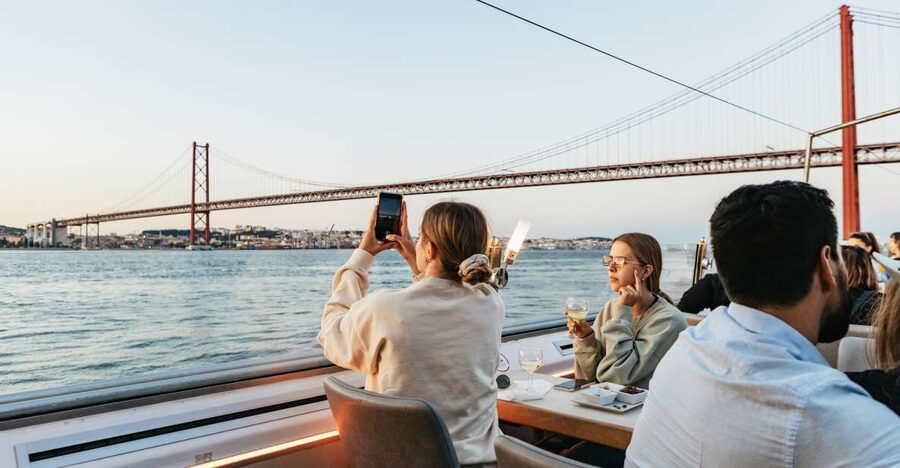 Lisbon: Sunset Cruise with Welcome Drink and Snacks - Setting out from Sul e Sueste