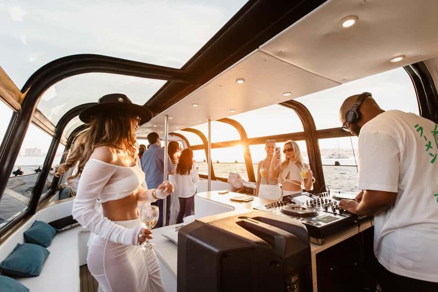 Lisbon: Sunset/Night Boat Party with Open Bar, Snacks & DJ - Quick reasons to consider this cruise