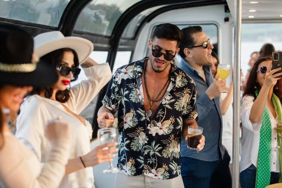 Lisbon: Sunset/Night Boat Party with Open Bar, Snacks & DJ - The open bar, and what it really includes