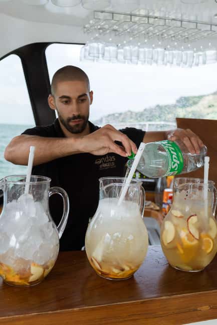 Lisbon: Sunset/Night Boat Party with Open Bar, Snacks & DJ - From the bridge to Belém