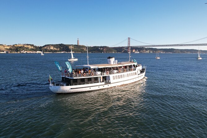 Lisbon: Sunset on board with music & drinks - Key points to know before boarding