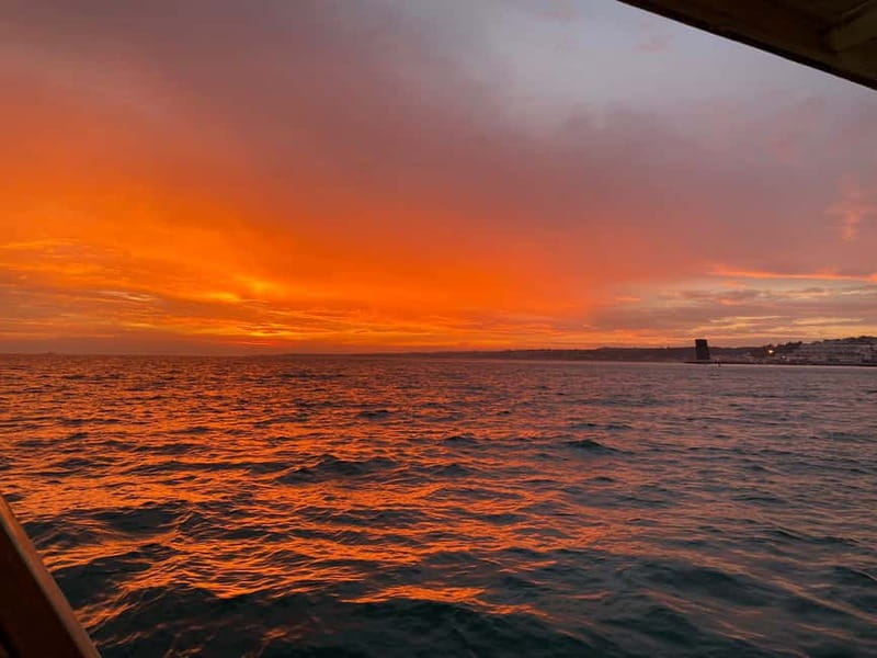 Lisbon: Sunset Sailing Boat Tour with Drinks - Key points at a glance