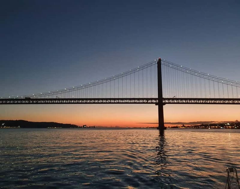 Lisbon: Sunset Sailing Boat Tour with Drinks - What the two-hour timing feels like