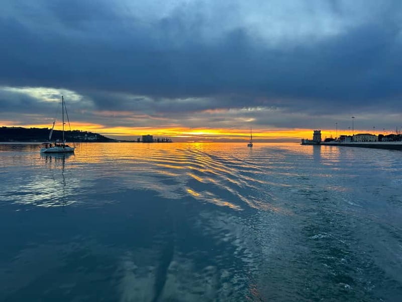 Lisbon: Sunset Sailing Boat Tour with Drinks - Why the Tagus sunset works so well