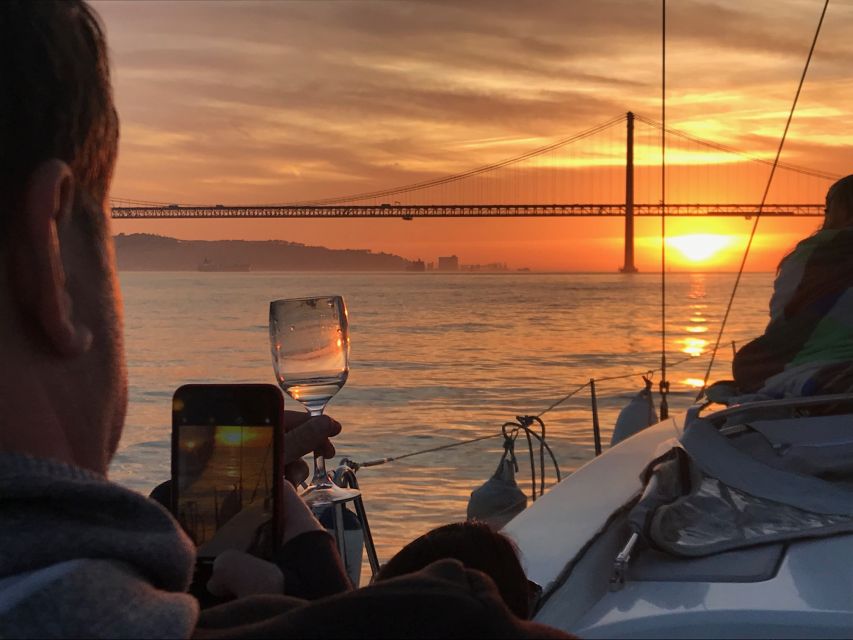 Lisbon: Sunset Sailing Cruise with Wine - Practical advice for a better evening