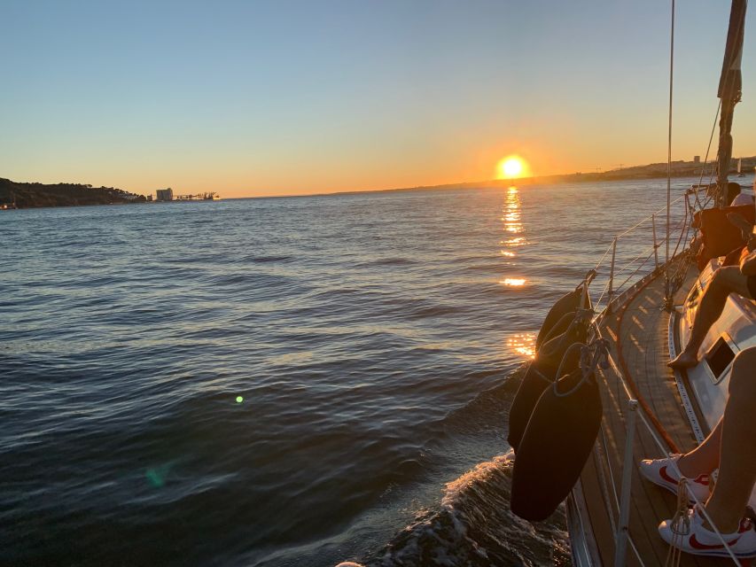 Lisbon: Sunset Sailing Cruise with Wine - Sunset, wind, and the real conditions on the river