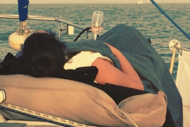 Lisbon Sunset Sensations on a Private Sailing Boat with wine&snacks - Padrão dos Descobrimentos and MAAT