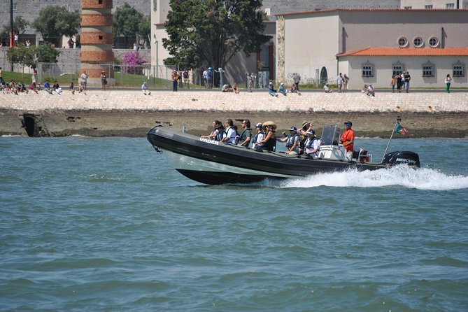 Lisbon: Sunset SpeedBoat Tour - Commerce Square and the Alfama hillside