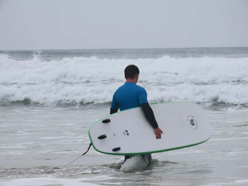 Lisbon Surf Guide - Surf class & Pick Up - Your first attempts on a surfboard