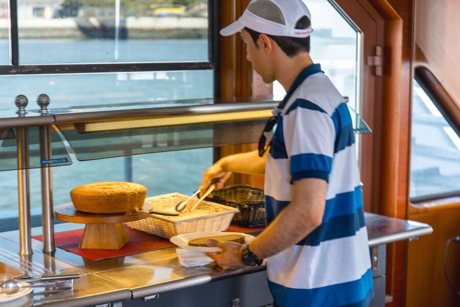 Lisbon: Tagus River Cruise With Brunch - Key points to know before boarding