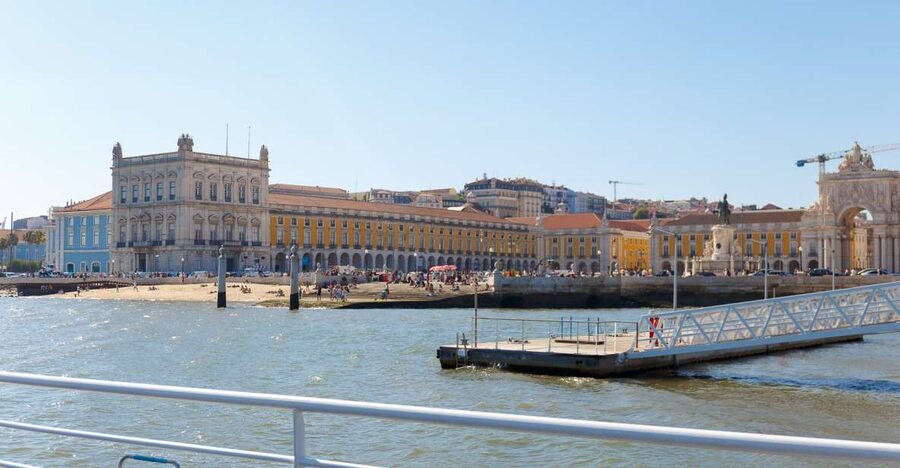 Lisbon: Tagus River Cruise With Brunch - Lisbon from the Tagus, with the city spread before you