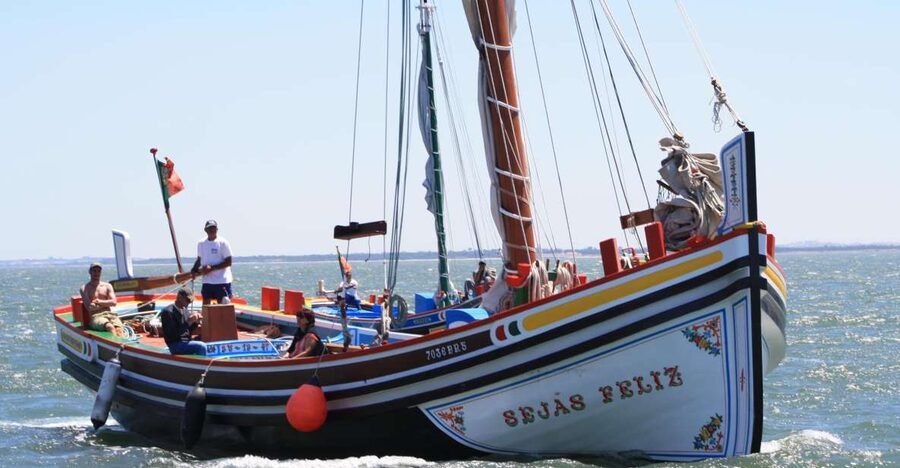 Lisbon: Tagus River Express Cruise in a Traditional Vessel - The first views: Commerce Square, Alfama, and São Jorge Castle