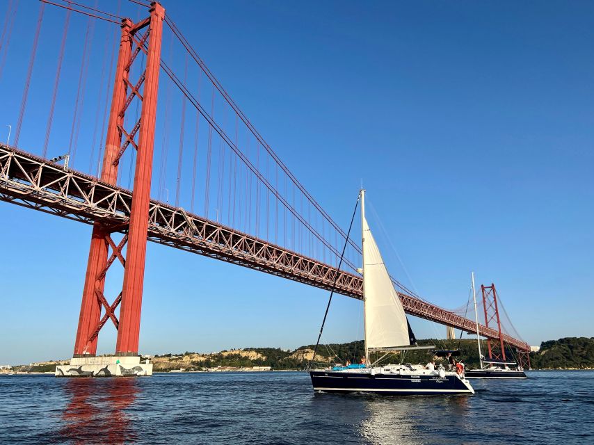 Lisbon: Tagus River Sunset Cruise with Drinks - Cacilhas and Christ the King