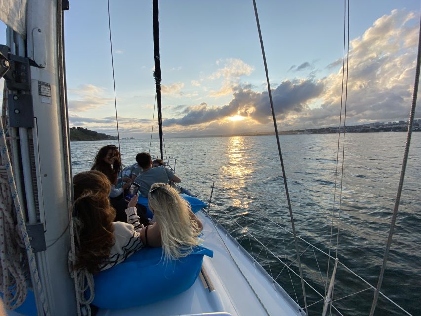 Lisbon: Tagus River Sunset Cruise with Drinks - Drinks, comfort, and what to pack