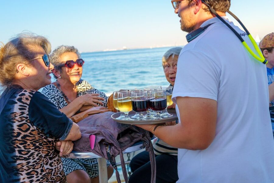 Lisbon: Tagus River Sunset Tour with Snacks and Drink - Belém Tower and the Discoveries Monument