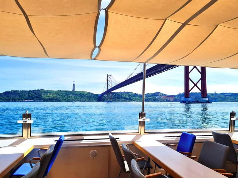 Lisbon: Tejo River Sightseeing Cruise - Commerce Square and the first river views