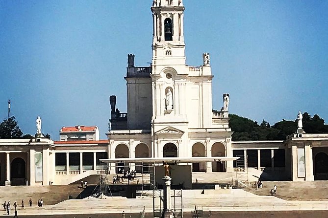 Lisbon to Porto Up to 4 Stops: Obidos, Nazare, Fatima and Aveiro - Optional Alternatives: Coimbra and Costa Nova