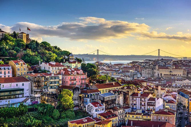 Lisbon to Porto Up to 4 Stops: Obidos, Nazare, Fatima and Aveiro - Óbidos: Portugal’s Compact Medieval Town