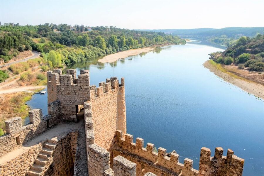 Lisbon: Tomar and Almourol Knights Templar Tour - What the guides add to the experience