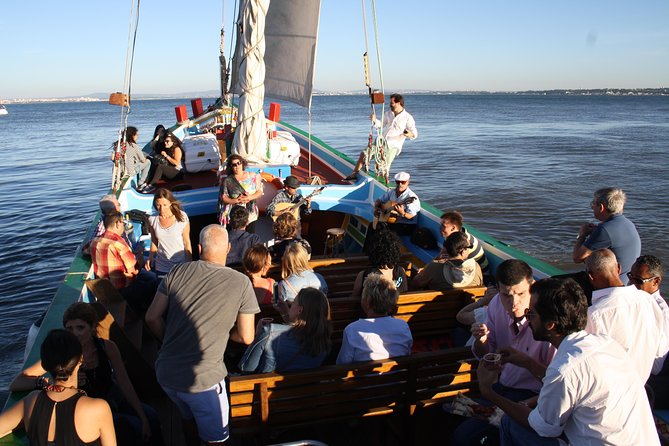 Lisbon Traditional Boats - Guided Sightseeing Cruise - Why this old boat changes the Lisbon experience