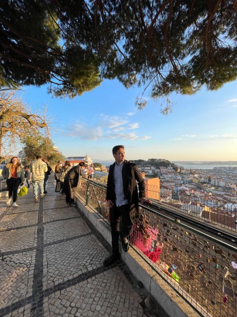 Lisbon: Tuk Tuk with hotel pick up and the best of old city - From Praça do Comércio to Lisbon’s old quarters
