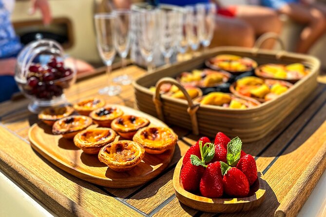 Lisbon – Vinho Verde Wine Premium Boat Experience - Cristo Rei and the Almada shore