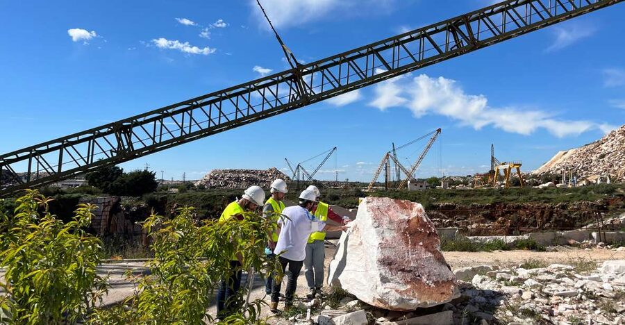 Marble Tour in Vila Viçosa - Inside the factory, raw blocks become usable stone