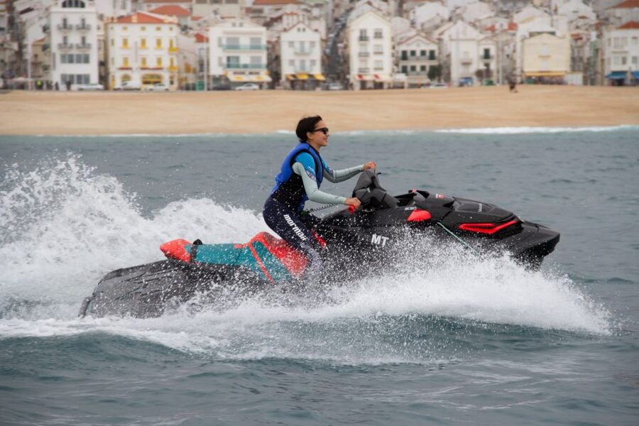 Nazaré: Jet Ski Rental - One hour along the beaches and waves