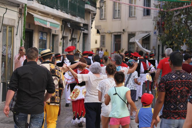 Old Lisbon: Alfama and Sao Jorge neighborhood 3-Hour Walking Tour - Starting at Casa dos Bicos beside the Tagus