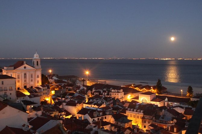 Old Lisbon: Alfama and Sao Jorge neighborhood 3-Hour Walking Tour - What the guides add to the route